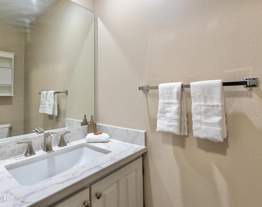 8249 E Redwing Road - Photo Thumbnail 25