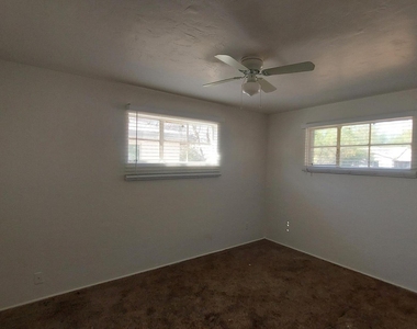 8815 N 28th Avenue - Photo Thumbnail 7
