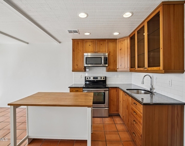 3012 N 32nd Street - Photo Thumbnail 7