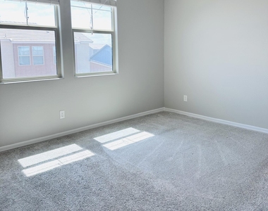 1935 E Wisteria Drive - Photo Thumbnail 41