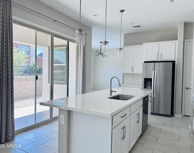 1935 E Wisteria Drive - Photo Thumbnail 17