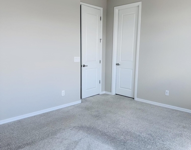 1935 E Wisteria Drive - Photo Thumbnail 40