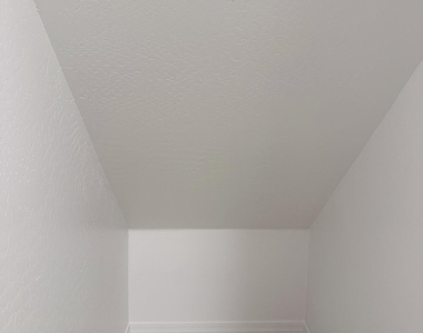 1935 E Wisteria Drive - Photo Thumbnail 12