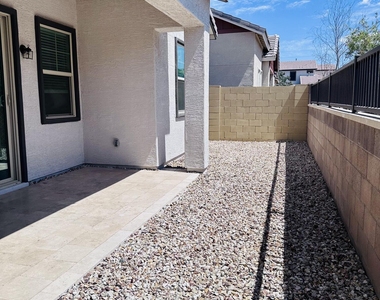 1935 E Wisteria Drive - Photo Thumbnail 46