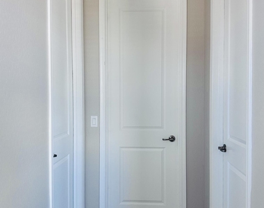 1935 E Wisteria Drive - Photo Thumbnail 34