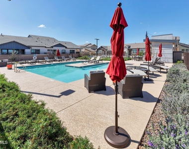 1935 E Wisteria Drive - Photo Thumbnail 7