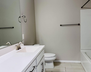 1935 E Wisteria Drive - Photo Thumbnail 35