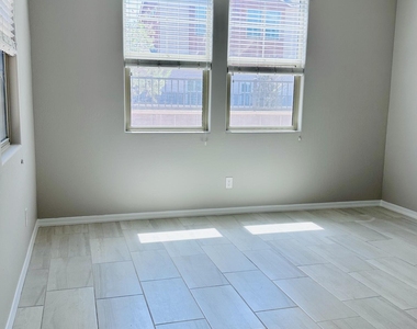 1935 E Wisteria Drive - Photo Thumbnail 14