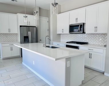 1935 E Wisteria Drive - Photo Thumbnail 19
