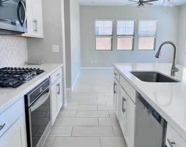 1935 E Wisteria Drive - Photo Thumbnail 23