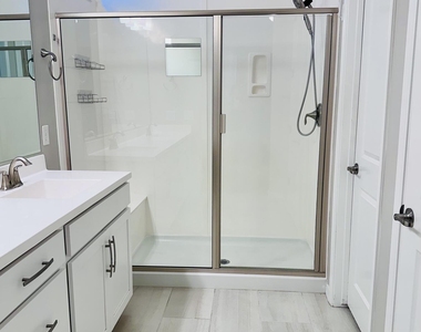 1935 E Wisteria Drive - Photo Thumbnail 5