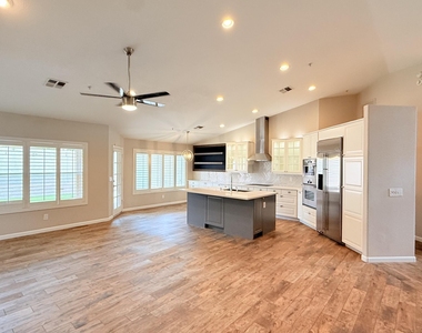 9140 E Siesta Lane - Photo Thumbnail 3