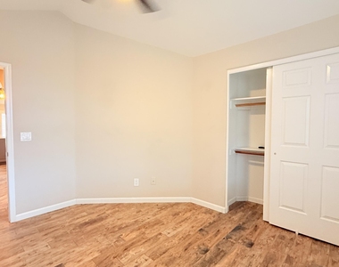 9140 E Siesta Lane - Photo Thumbnail 4