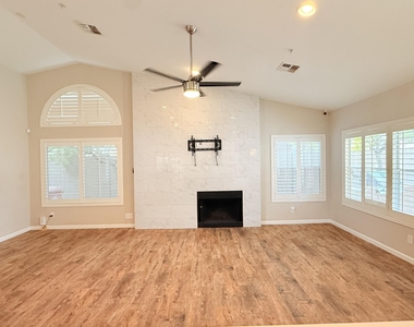 9140 E Siesta Lane - Photo Thumbnail 2