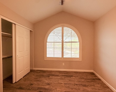 9140 E Siesta Lane - Photo Thumbnail 7