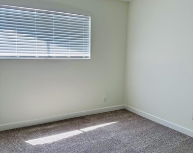 1042 W Devonshire Street - Photo Thumbnail 27