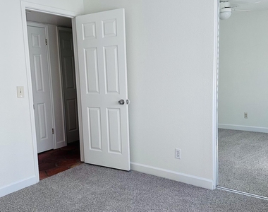 1042 W Devonshire Street - Photo Thumbnail 9