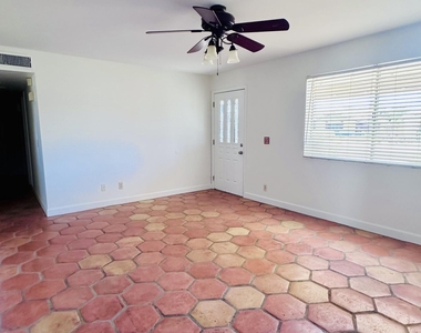 1042 W Devonshire Street - Photo Thumbnail 20
