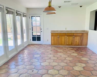 1042 W Devonshire Street - Photo Thumbnail 24