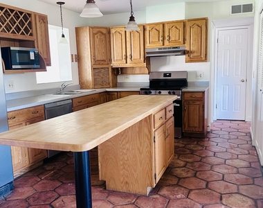 1042 W Devonshire Street - Photo Thumbnail 4