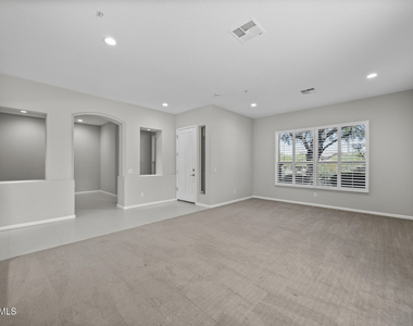 16861 N 106th Way - Photo Thumbnail 4