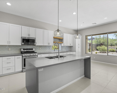 16861 N 106th Way - Photo Thumbnail 8