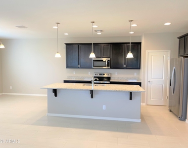 905 S Canal Drive - Photo Thumbnail 6