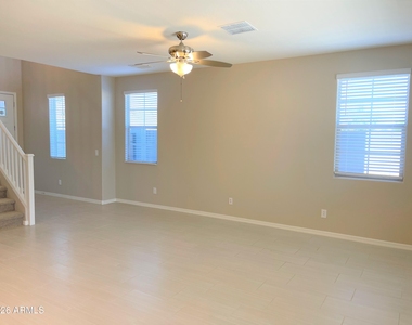 905 S Canal Drive - Photo Thumbnail 5