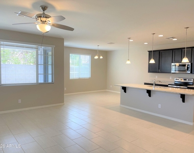 905 S Canal Drive - Photo Thumbnail 2