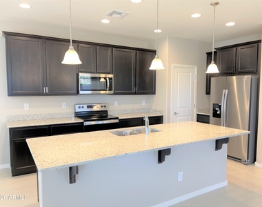 905 S Canal Drive - Photo Thumbnail 7