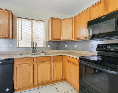 12933 W Fleetwood Lane - Photo Thumbnail 8
