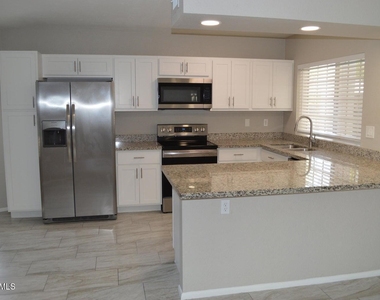 2910 W Marconi Avenue - Photo Thumbnail 15