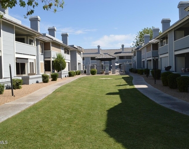 2910 W Marconi Avenue - Photo Thumbnail 7