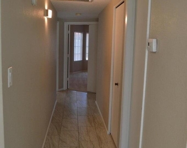2910 W Marconi Avenue - Photo Thumbnail 18