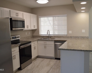 2910 W Marconi Avenue - Photo Thumbnail 9