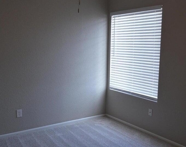2910 W Marconi Avenue - Photo Thumbnail 20