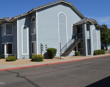 2910 W Marconi Avenue - Photo Thumbnail 6