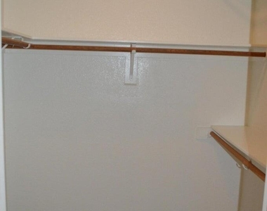 2910 W Marconi Avenue - Photo Thumbnail 14
