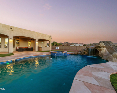 25824 S 194th Street - Photo Thumbnail 5