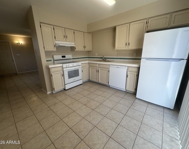1349 E Palmdale Drive - Photo Thumbnail 4