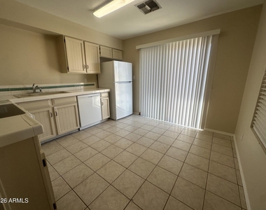 1349 E Palmdale Drive - Photo Thumbnail 5