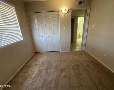 1349 E Palmdale Drive - Photo Thumbnail 9