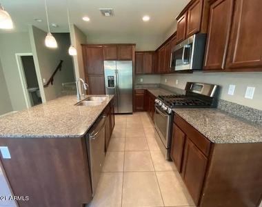 2705 S Valle Verde -- - Photo Thumbnail 7