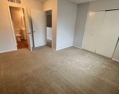 2820 E Kathleen Road - Photo Thumbnail 5