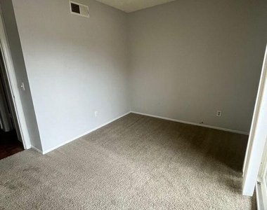 2820 E Kathleen Road - Photo Thumbnail 9