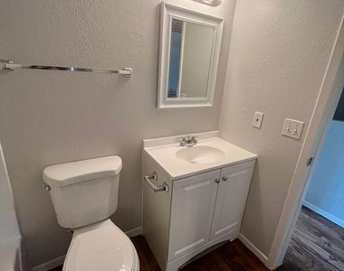 2820 E Kathleen Road - Photo Thumbnail 13