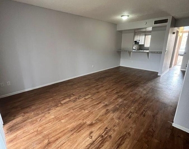 2820 E Kathleen Road - Photo Thumbnail 12