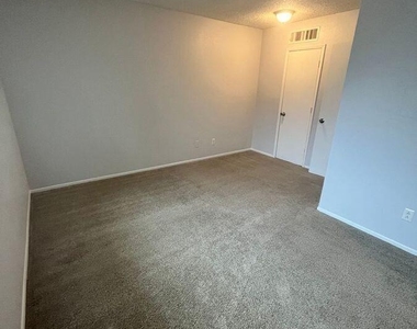 2820 E Kathleen Road - Photo Thumbnail 8