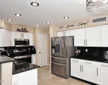 25224 N 66th Drive - Photo Thumbnail 17
