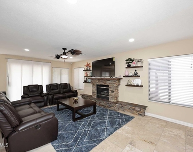 25224 N 66th Drive - Photo Thumbnail 14